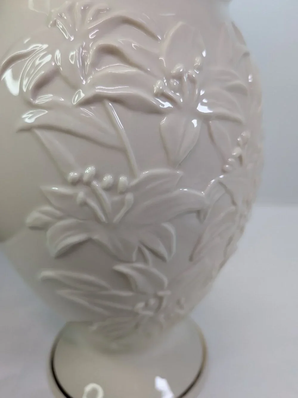 Lenox Masterpiece Collection Embossed Daylily Pedestal Vases - Pair of 2